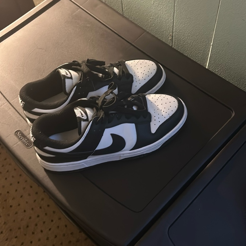 Men’s black and white (Panda) dunks size 8